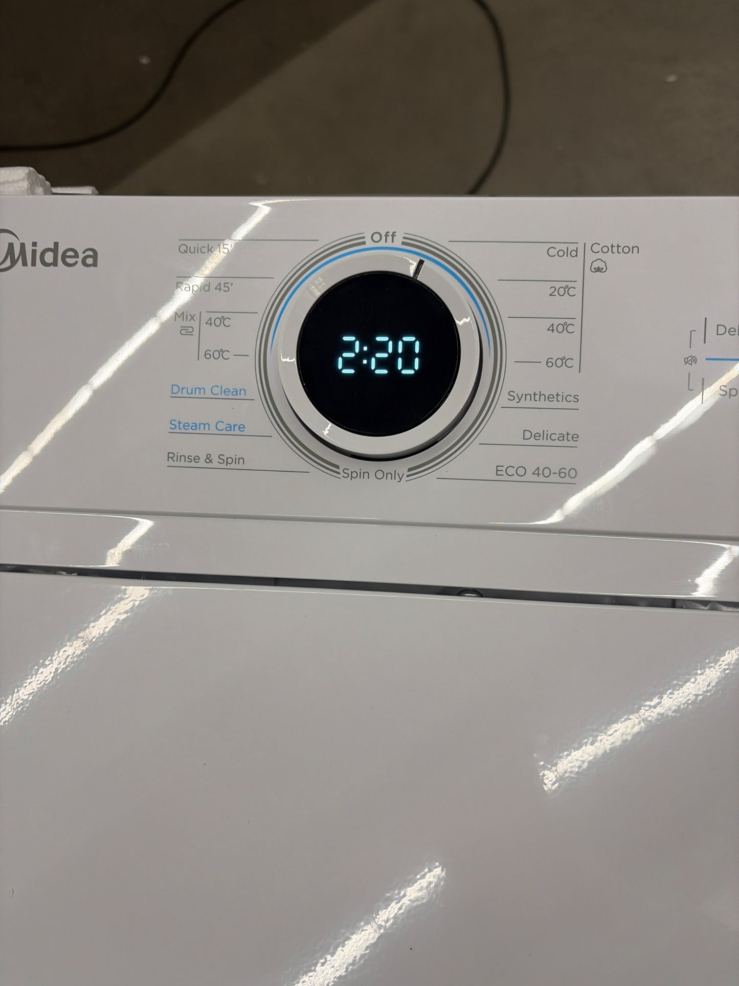 Outletmodel: Midea MF100T70B/W-HR